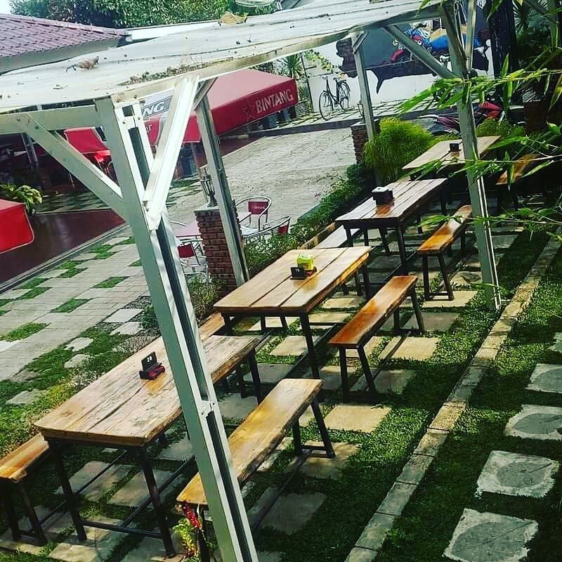 DL Cafe and Resto